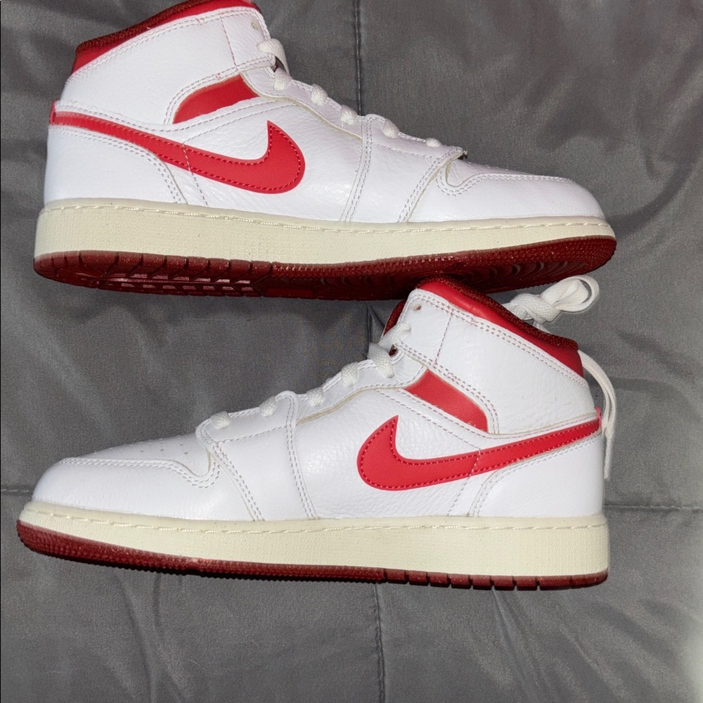 Jordan Air 1 Mid SE Box - Picture 1 of 6